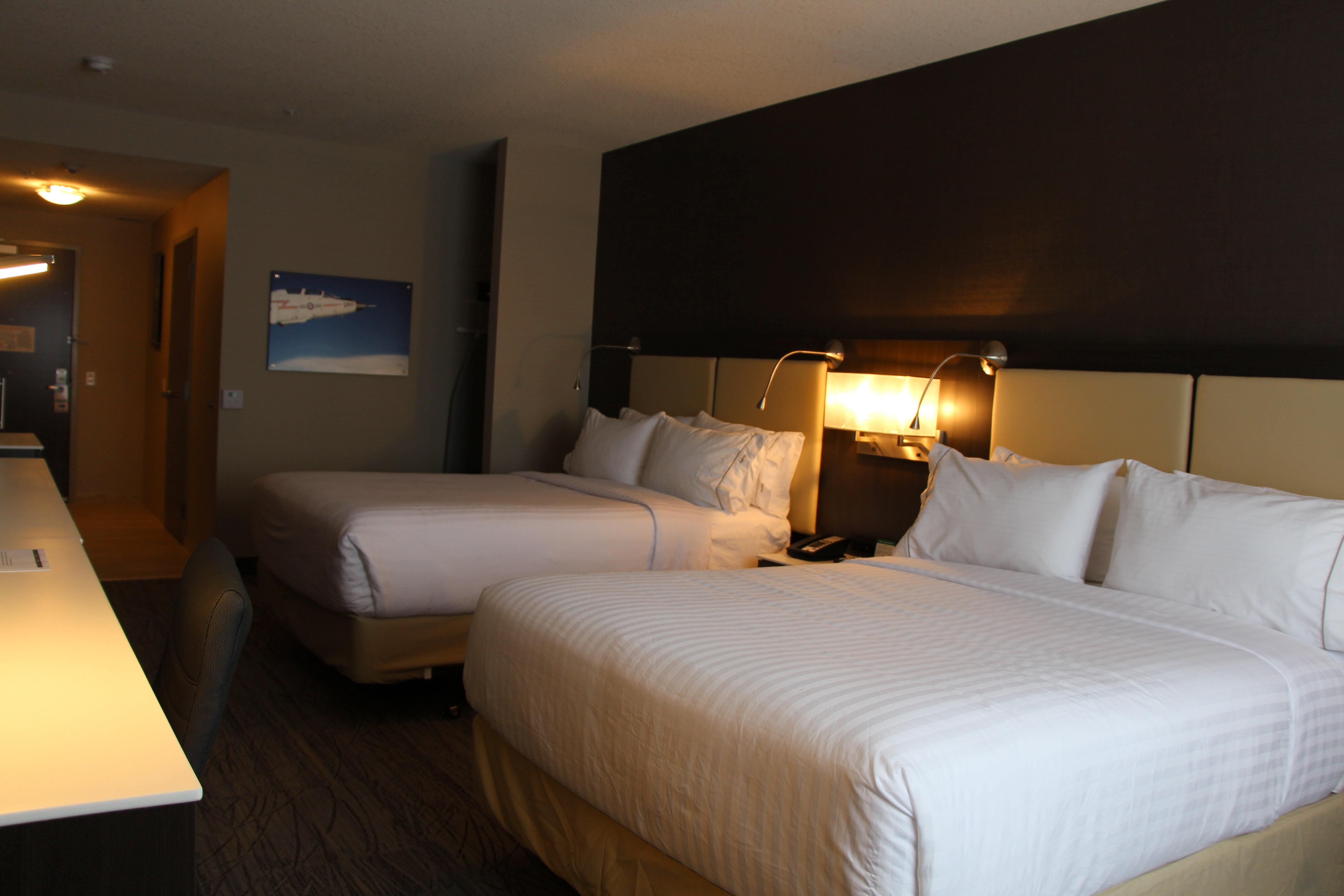 Holiday Inn Express & Suites Cold Lake, An Ihg Hotel Esterno foto