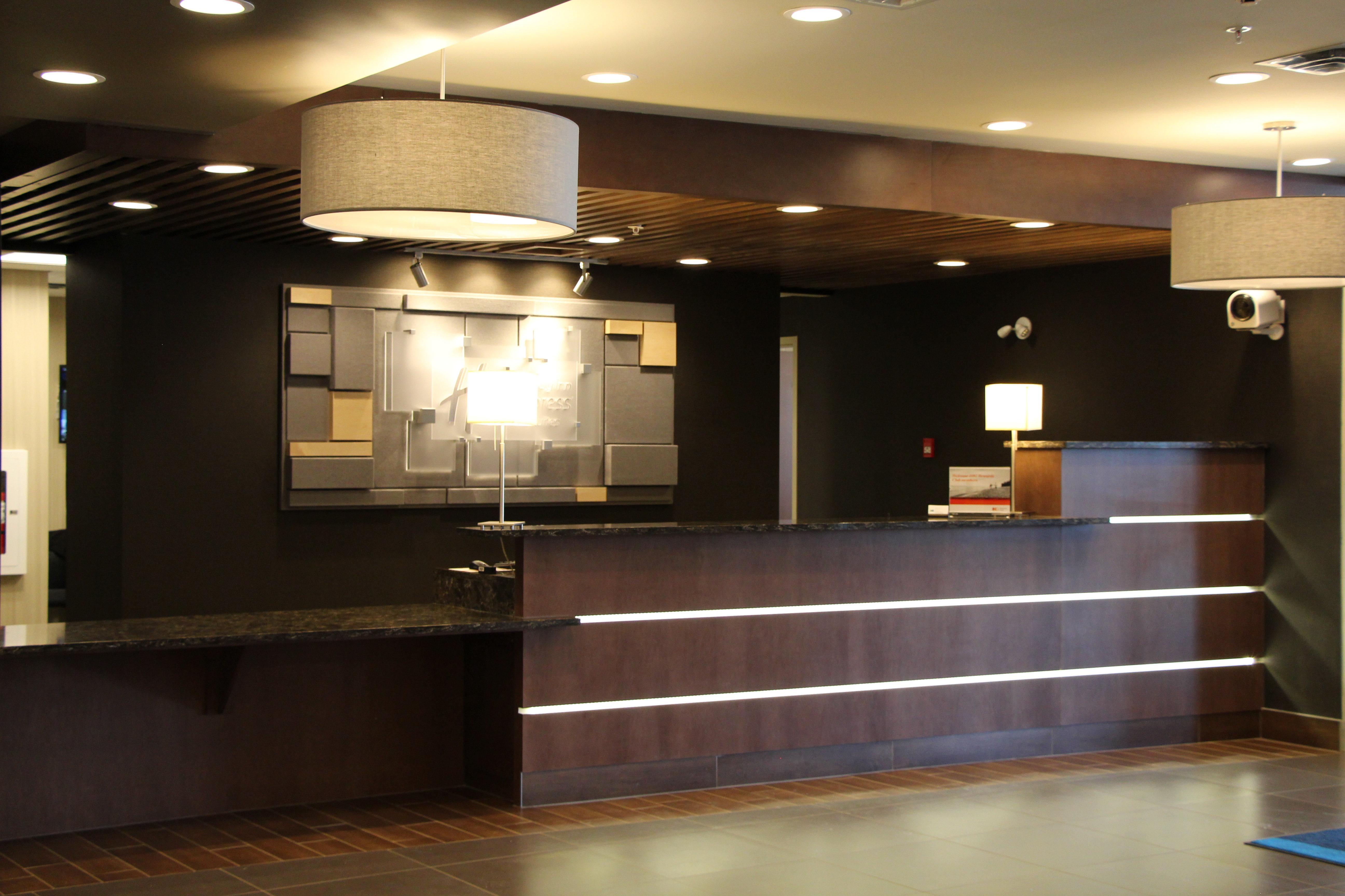 Holiday Inn Express & Suites Cold Lake, An Ihg Hotel Esterno foto